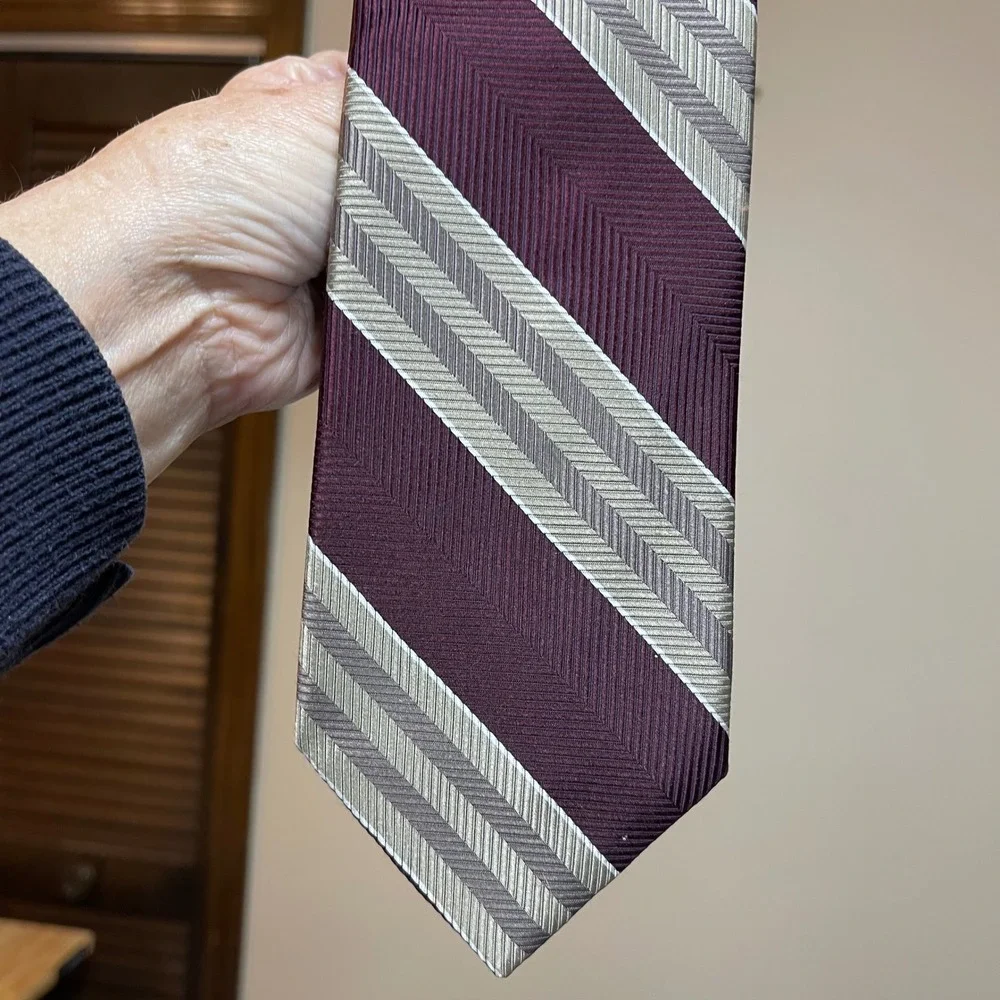 JOS A BANK EXECUTIVE COLLECTION Men's‎ Silk Burgundy Gold Stripe Neck Tie